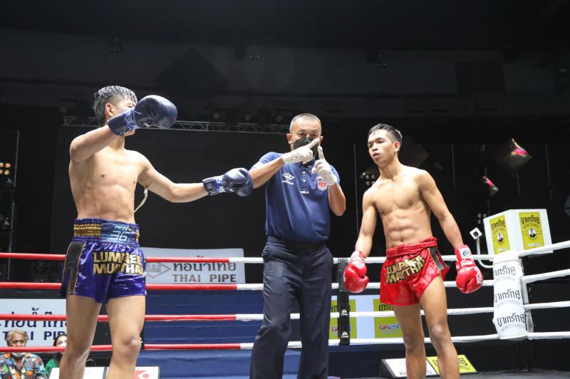 ราชเดช​ ทีเอ็น​มวยไทย​(แดง)​  และ​ พรพรหม​ ช.ห้า​พยัคฆ์​ (น้ำเงิน)​  ไม่ยอมออกอาวุธ