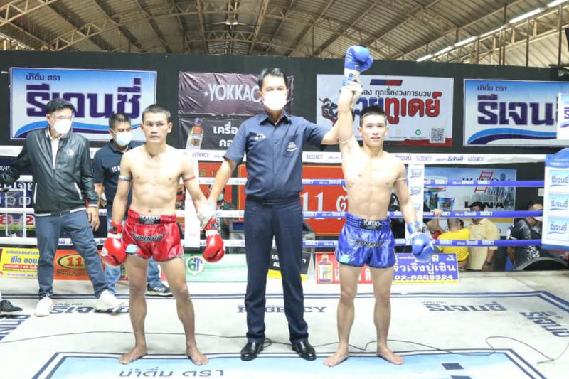 คู่ที่ 4 พิกัด 112 ปอนด์...เพชรสุพรรณ ทรงพล เค.เอ็น.ซี. ...แพ้คะแนน... เหนือธรณี จิตรเมืองนนท์