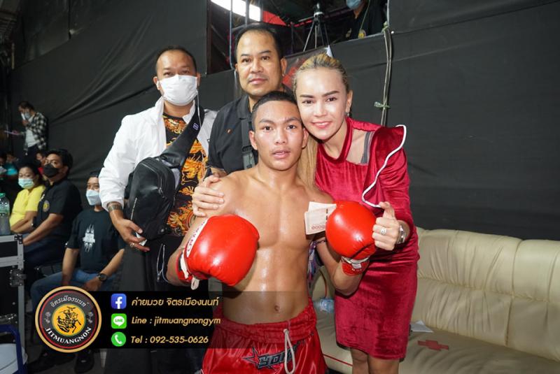 คู่แรก คู่ที่ 1 พิกัด 114ต่อ115 ปอนด์...ศิลาเพชร ตำนานมวยไทย ...ชนะคะแนน... ซ้ายลำดวน สก.สุไหงยิมส์