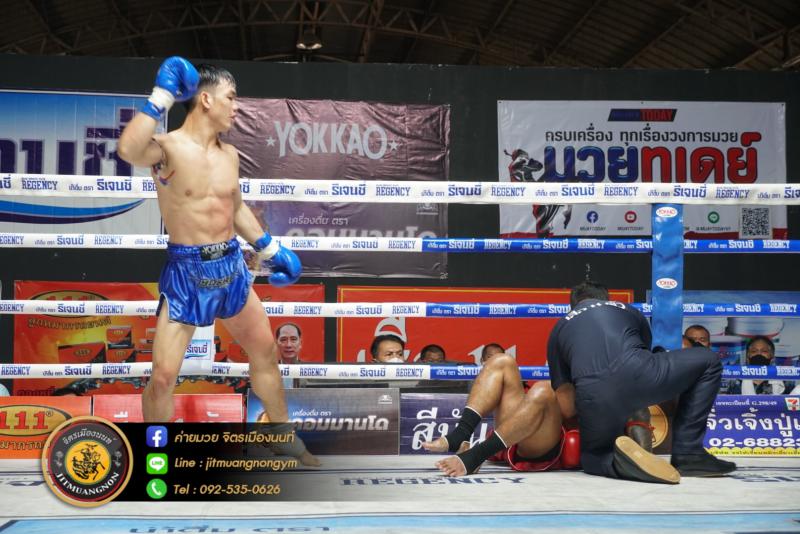 คู่ที่ 4 พิกัด 135 ปอนด์...กุมารทอง จิตรเมืองนนท์ ...แพ้น็อกยก 3... ไผ่แดง แป๊ะสายสี่