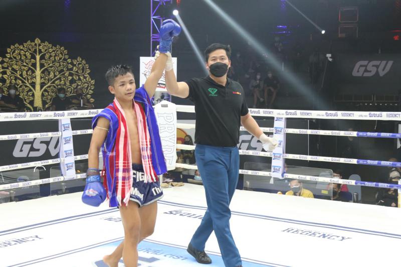 คู่ที่ 2 พิกัด 114 ปอนด์...จอมยุทธ ส.บริสุทธิ์ ...แพ้คะแนน... เจริญสุข บุญลานนามวยไทย