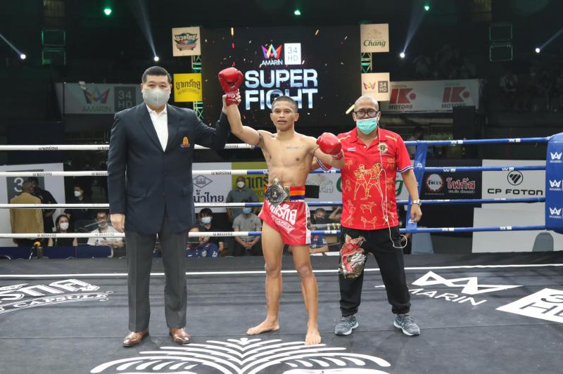 และคู่สุดท้าย คู่ที่ 4  พิกัด 118 ปอนด์...เพชรมงคล ศูนย์กีฬาห้วยต้ม ...ชนะคะแนน... ปฏักเพชร วีเคเขาใ