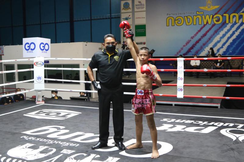 คู่ที่ 2 พิกัด 100 ปอนด์...การีม พี.เค.แสนชัยมวยไทยยิม ...ชนะคะแนน... เหนือธรณี ศิษย์กำนันลือ