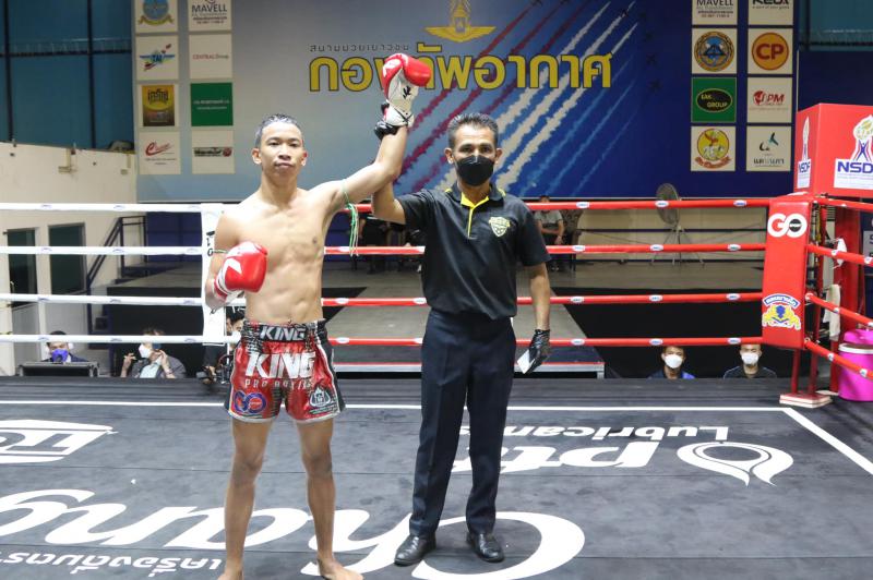 คู่ที่ 3 พิกัด 110 ปอนด์...เพชร ส.สุชาดา ...ชนะคะแนน.. ลูกทีม อ.สนิทพันธ์