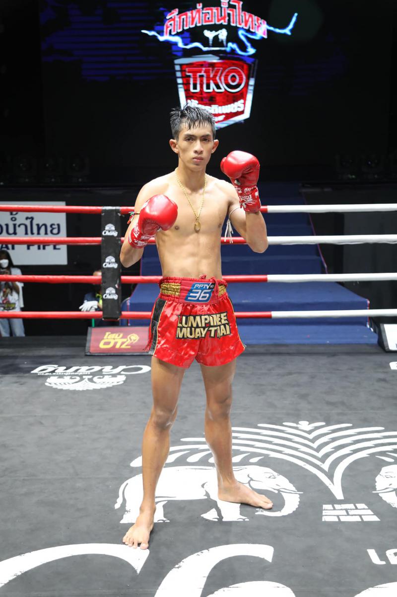 และคู่สุดท้าย คู่ที่ 4  พิกัด 121 ปอนด์...เพชรน้ำงาม เกียรติพันธมิตร ...ชนะคะแนน... โรเบิร์ต ส.มงคลก