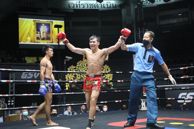 และคู่สุดท้าย คู่ที่ 7  พิกัด 135 ปอนด์...จอม พรัญชัย ...VS... รุ่งแสงตะวัน ส.พาราษฎร์