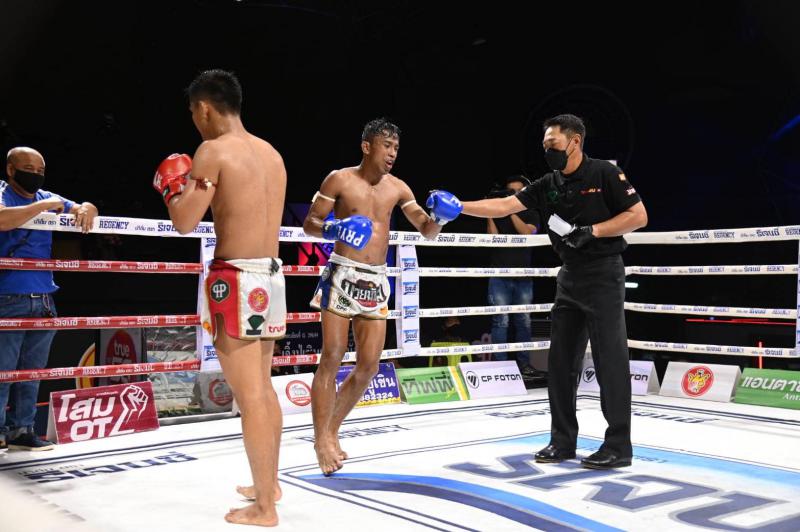 และคู่สุดท้าย คู่ที่ 4  พิกัด 125 ปอนด์...รุ่งเรือง โยธารักษ์มวยไทย ...แพ้คะแนน... นาคราช เพชรนาคา