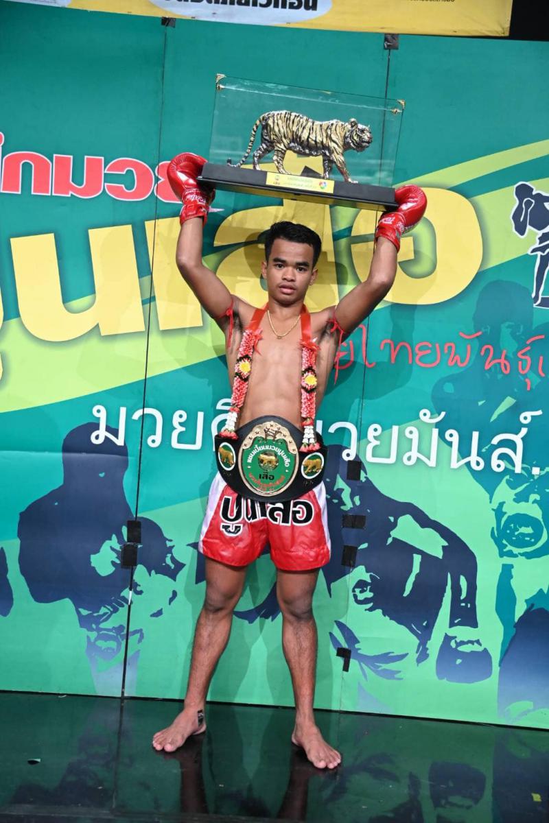 คู่ที่ 4 พิกัด 116 ปอนด์...ฉลามดำ นายกเอท่าศาลา ...ชนะคะแนน... วุฒิกร ป.เพชรศิริ