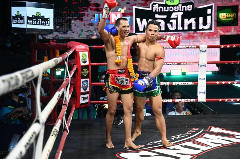 และคู่สุดท้าย คู่ที่ 4  พิกัด 138ต่อ139 ปอนด์...ก้าวหน้า สจ.โต้งปราจีน ...ชนะคะแนน... ยอดเหล็กเพชร อ