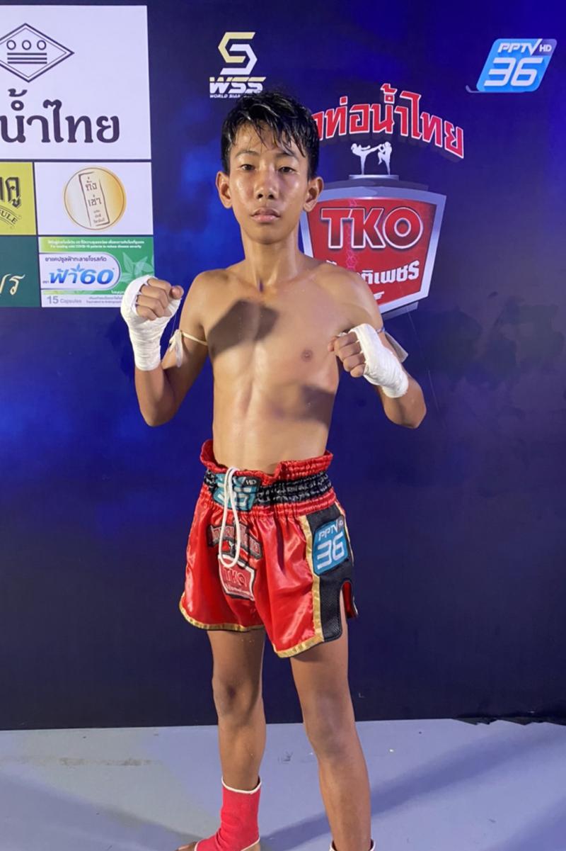 และคู่สุดท้าย คู่ที่ 4  พิกัด 100 ปอนด์...ลูกคนเหนือ ศิษย์กำนันลือ ...ชนะคะแนน... เจริญลาภ ศิษย์ครูเ