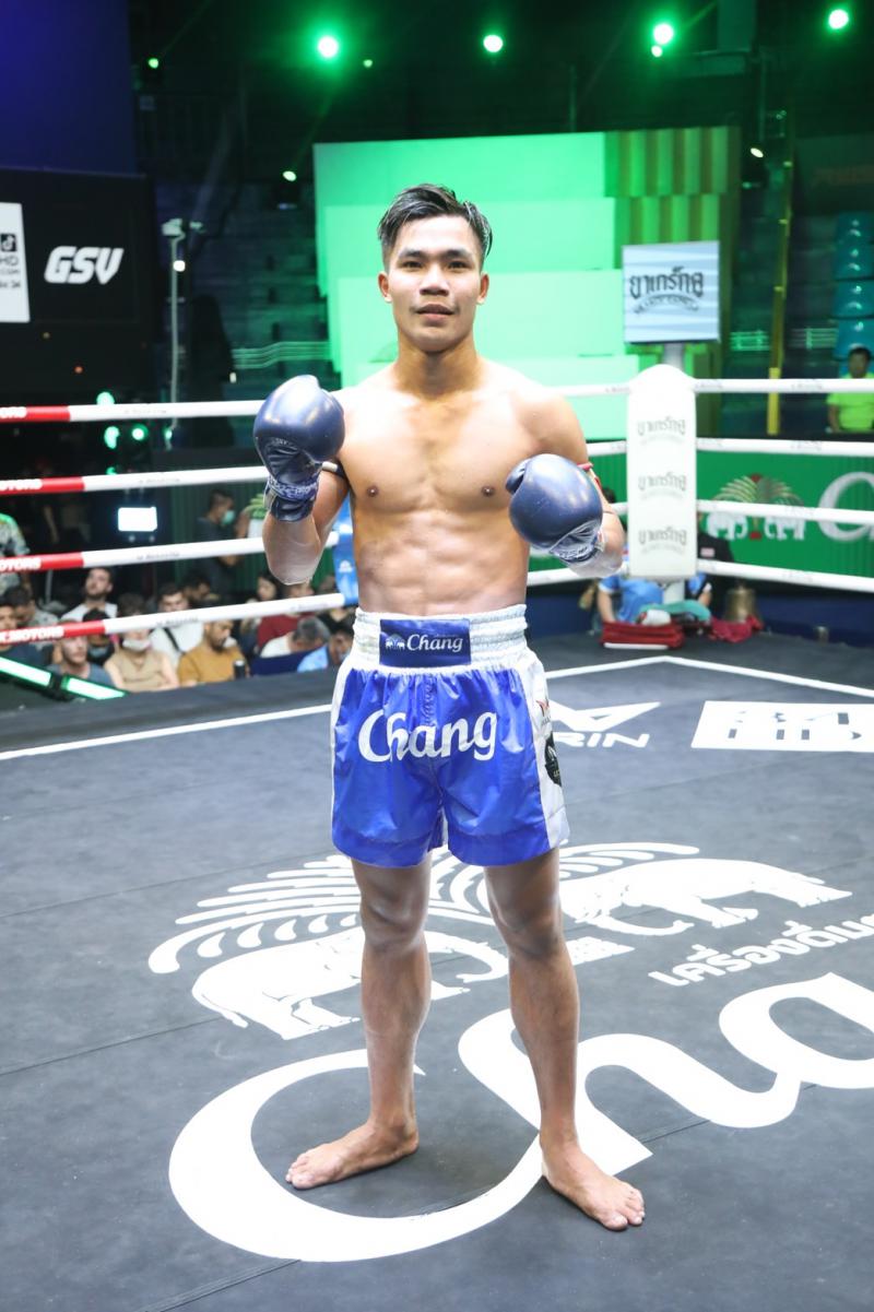 และคู่สุดท้าย คู่ที่ 4  พิกัด 127 ปอนด์...เพชรรุ่ง สจ.สุนทรบางน้ำเปรี้ว ...แพ้คะแนน... ตวงทรัพย์ ส.ส