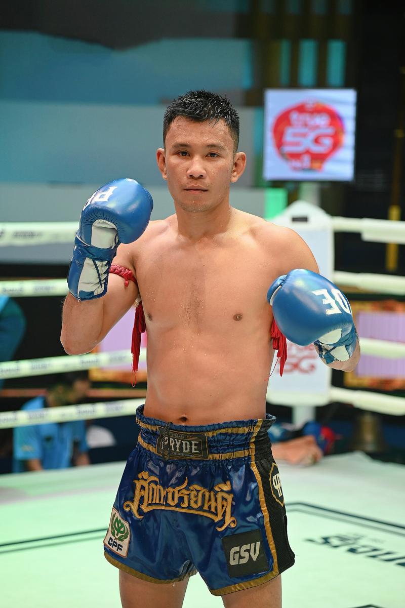 และคู่สุดท้าย คู่ที่ 4  พิกัด 127 ปอนด์...เก้ามงคล เพชรยินดีอะคาเดมี่ ...แพ้คะแนน... ชยกร ภ.หลักบุญ