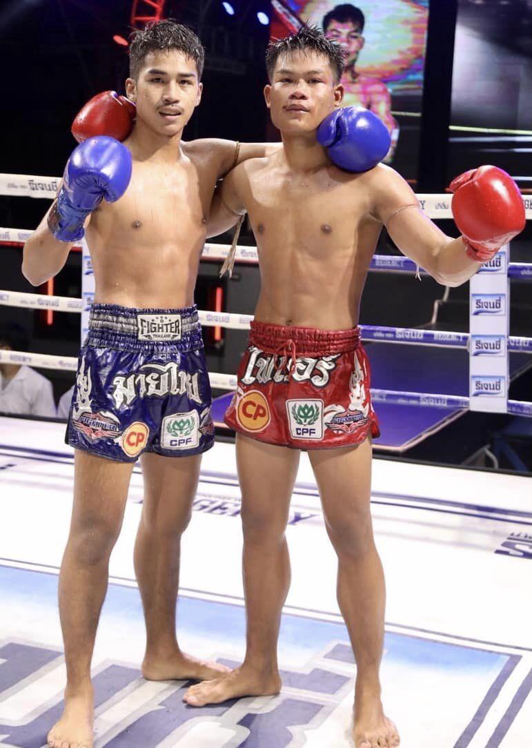 และคู่สุดท้าย คู่ที่ 8  พิกัด 134 ปอนด์...เพชรวังหิน ป.เพชรไข่แก้ว ...เสมอ... เดอะค๊อป ไฟต์เตอร์มวยไ
