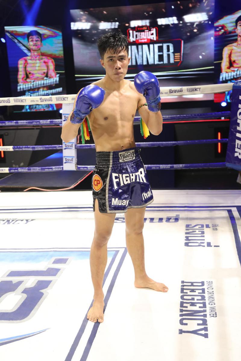 และคู่สุดท้าย คู่ที่ 8  พิกัด 124 ปอนด์...เกรียงไกร เพชรยินดีอะคาเดมี่ ...แพ้คะแนน... สิงห์พยัคฆ์ ลู