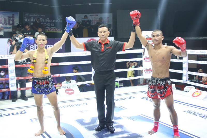 และคู่สุดท้าย คู่ที่ 5  พิกัด 118 ปอนด์ เพชรธรรมราช พิทักษ์ทางหลวง ...เสมอ... เจริญยศ บุญลานนามวยไทย