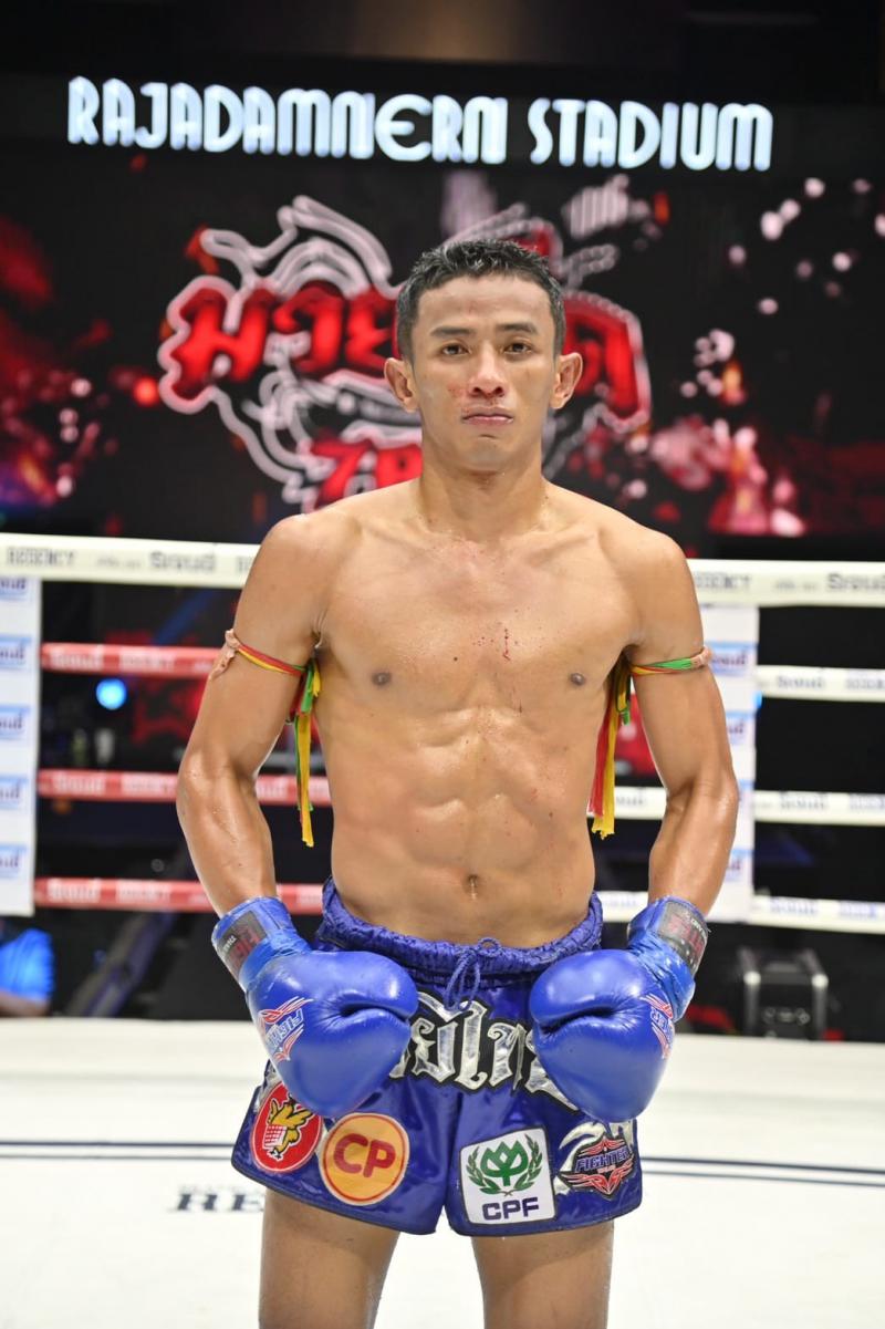 และคู่สุดท้าย คู่ที่ 8  พิกัด 135 ปอนด์ วันมาริโอ้ เพชรยินดีอะคาเดมี่ ...แพ้คะแนน... เพชรพิเชษฐ์ หจก