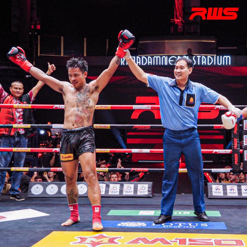 คู่ที่ 5 พิกัด 150 ปอนด์ รีโว่ ส.สมหมาย ...ชนะคะแนน... วรจักรเล็ก เกียรติฉัตรชัย
