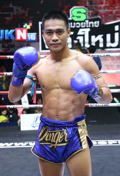 และคู่สุดท้าย คู่ที่ 8  พิกัด 136.5 ปอนด์ ขุนศึกเล็ก ส.สมหมาย ...แพ้น็อกยก 4... เพชรงาม ช.ห้าพยัคฆ์