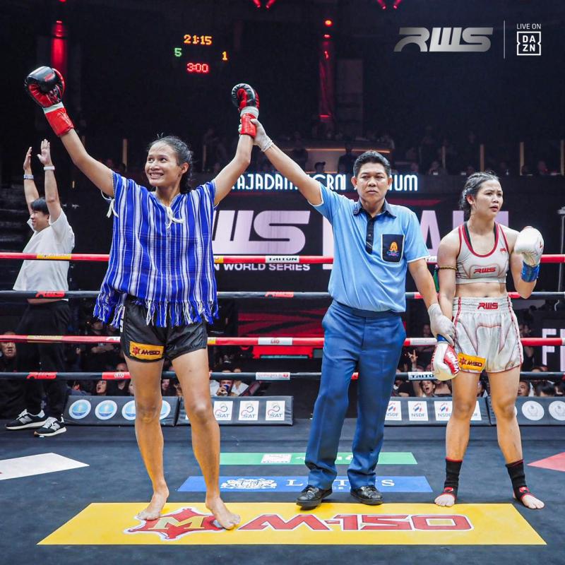 คู่ที่ 4 พิกัด 118 ปอนด์ โสมรัศมี มานพยิมส์ ...ชนะคะแนน... กำไลเพชร เพชรยินดีอะคาเดมี่