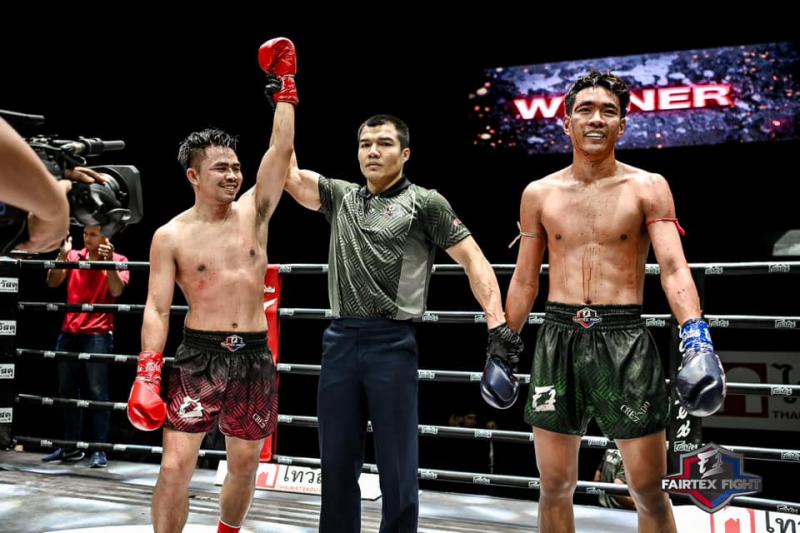 คู่ที่ 5 พิกัด 58 กก. โชคปรีชา พี.เค.แสนชัยมวยไทยยิม ...ชนะคะแนน... อัศวเทพ ศิษย์หมวดนิตย์