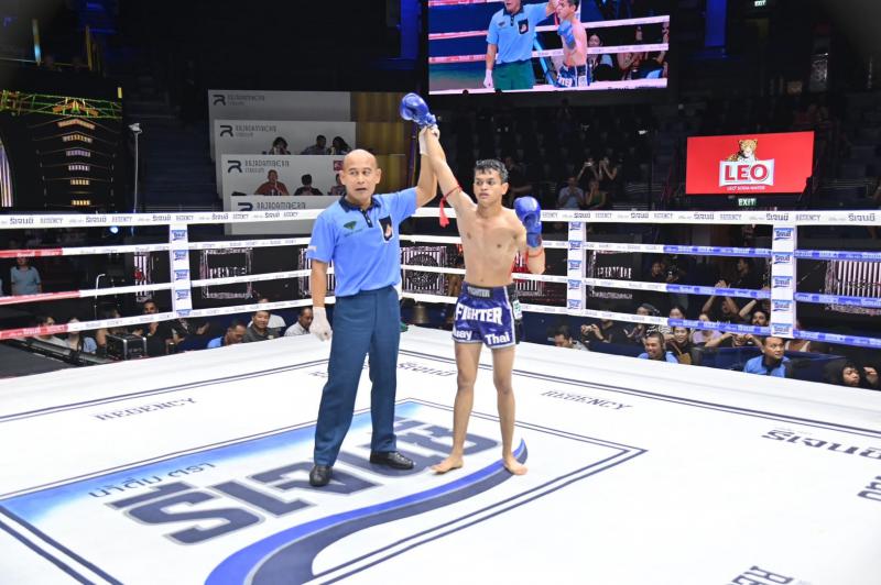 คู่ที่ 5 พิกัด 109ต่อ110 ปอนด์ เขตตะวัน มกช.สุพรรณ ...แพ้น็อกยก 3... สิงห์เสน่ห์ ก.กมลเนตร