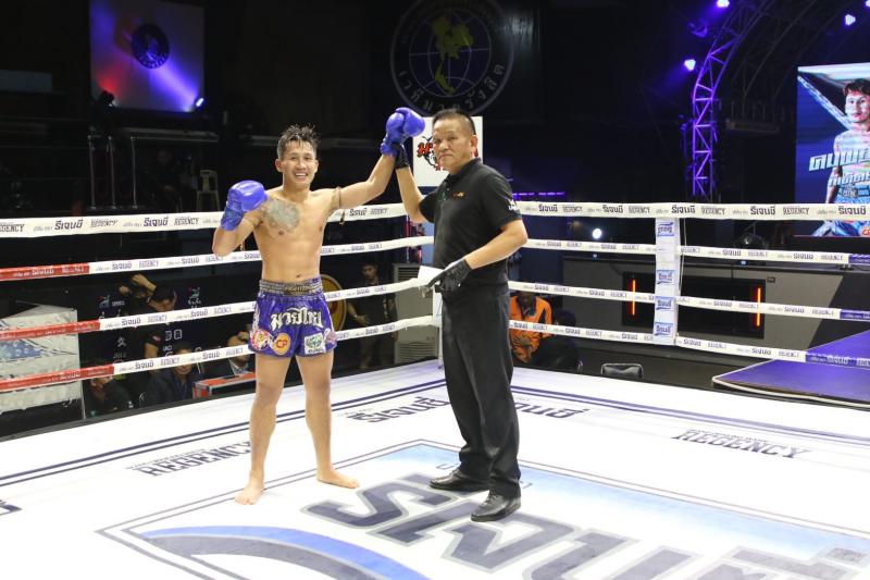 และคู่สุดท้าย คู่ที่ 8  พิกัด 130 ปอนด์ ปราบปราม อึ่งอุบล ...แพ้คะแนน... คมพยัคฆ์ ทีเด็ด 99