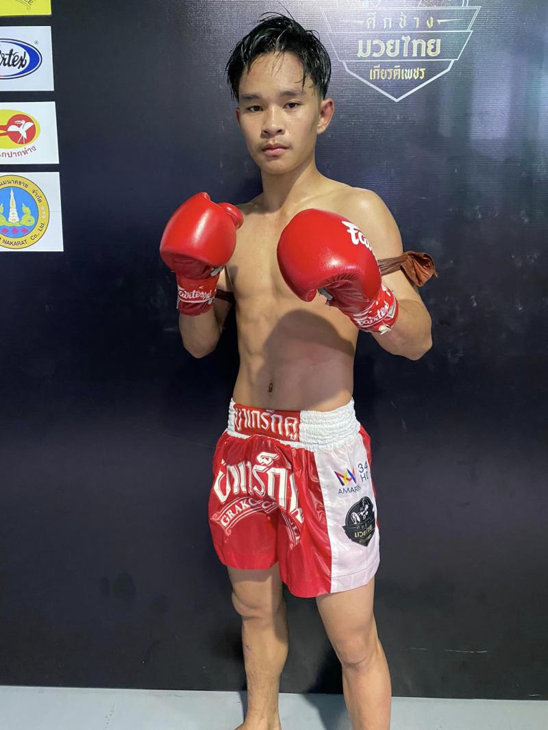 คู่ที่ 3 พิกัด 119 ปอนด์ เด่นณรงค์ ส.เจริญเดชมวยไทย ...ชนะน็อกยก 4... เพชรพิชิตชัย นายกเอท่าศาลา