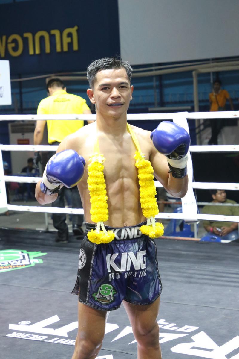 และคู่สุดท้าย คู่ที่ 9  พิกัด 111 ปอนด์ ก้องไกรพ ดร.แก้วนนททบุรี ...แพ้น็อกยก 3... สกลพัทธ โชติบางแส