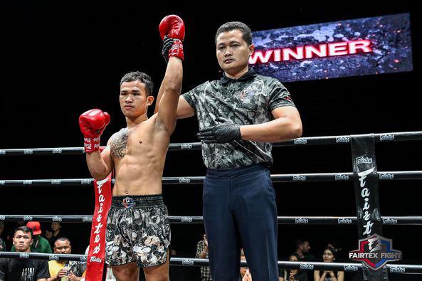 และคู่สุดท้าย คู่ที่ 7  พิกัด 57 กก. ชัยชนะ ลูกสิงห์นำชัย ...ชนะน็อกยก 1... เพชรนคร เพชรหนองกี่