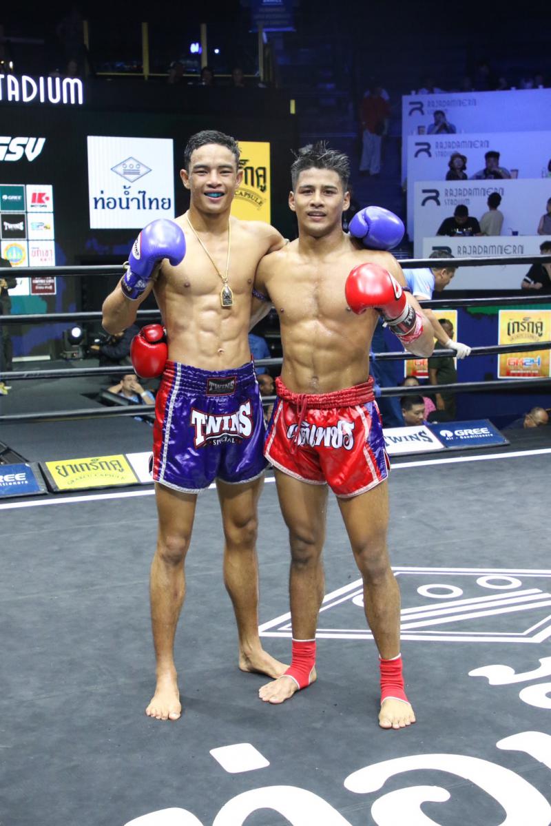 คู่ที่ 4 พิกัด 132 ปอนด์ เดโช ป.บริรักษ์ ...เสมอ... เพชรวิชัย ว.จักรวุฒิ