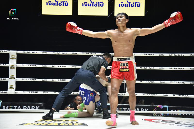 คู่ที่ 4 พิกัด 151 ปอนด์ โชคดำรงค์ โชติบางแสน ...ชนะน็อกยก 2... เบนจามิน เคลล็อค