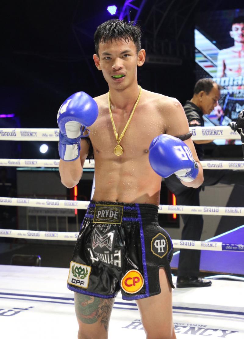 และคู่สุดท้าย คู่ที่ 8  พิกัด 130 ปอนด์ ชามะนาว ม.ราชภัฏอุบล ...แพ้คะแนน... ยอดเสกสรร รถสวยจ่าเจต