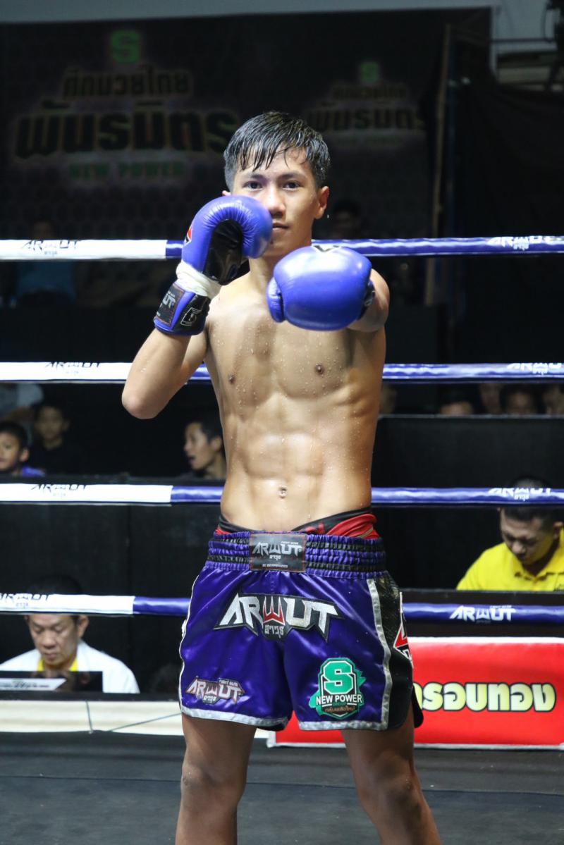 คู่ที่ 3 พิกัด 43ต่อ43.5 กก. เพชรศิลา เอกเมืองนนท์ ...แพ้คะแนน... จักรกริช เกียรติฟูเฟื่อง