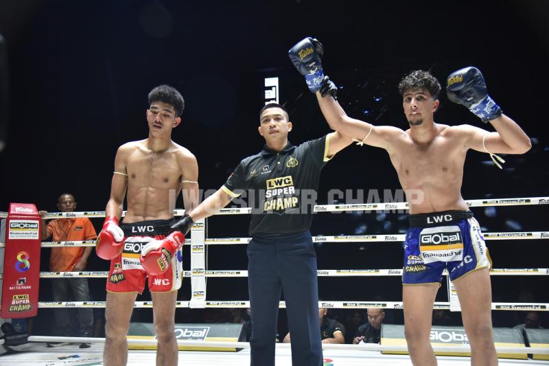 คู่ที่ 4 พิกัด 139 ปอนด์ เสือเพชร ร.ร.กีฬาโคราช ...แพ้คะแนน... โมฮาเหม็ด เตาฟิก