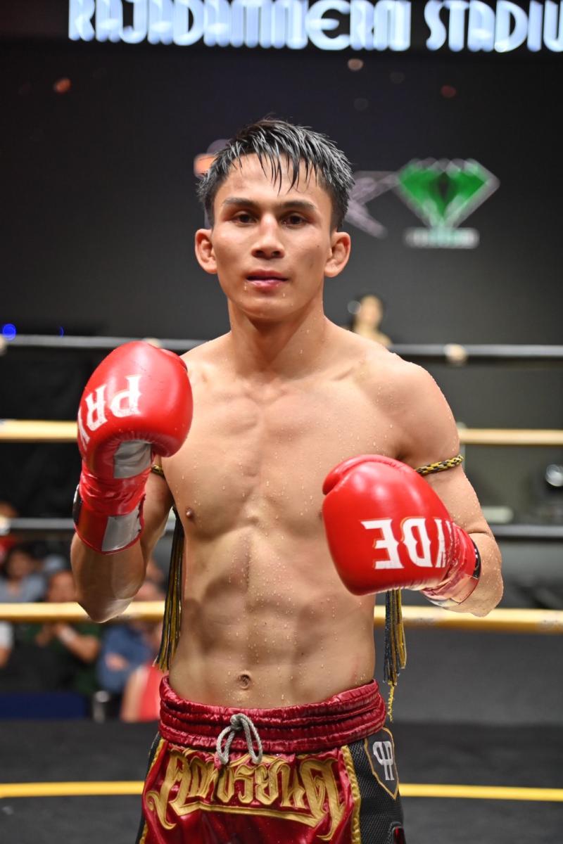 คู่ที่ 6 พิกัด 116 ปอนด์ ชรัณ ดาบรันสารคาม ...ชนะคะแนน... ซุปเปอร์บอย ต.สุรัตน์