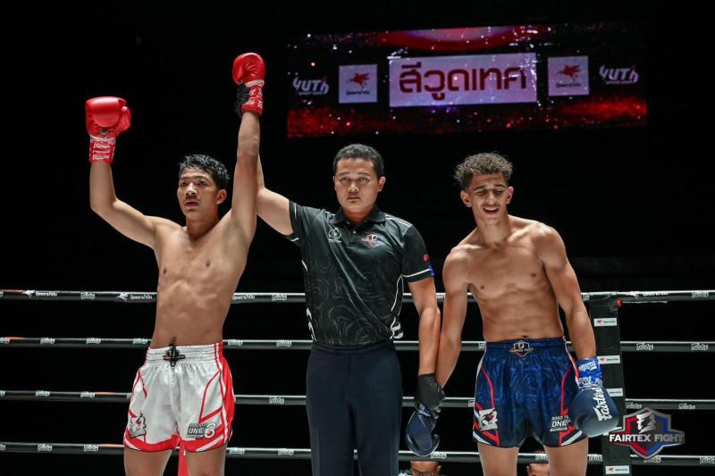 และคู่สุดท้าย คู่ที่ 7  พิกัด 66 กก. ขุนพิชิต แดนเซ็นจิวรี่ ...ชนะคะแนน... ตูร์ฟิค ชาบีบี