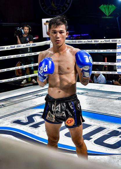 และคู่สุดท้าย คู่ที่ 6  พิกัด 138 ปอนด์ อาก้า ปานนิวัติมวยไทย ...แพ้มคะแนน... ฟ้าคนอง ศิษย์วัดสระแก้