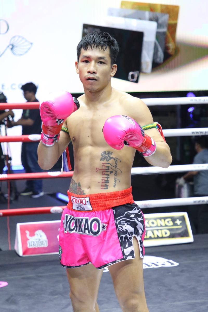 และคู่สุดท้าย คู่ที่ 8  พิกัด 147 ปอนด์ เด่นภูไท ซุปเปอร์เล็กมวยไทย ...ชนะน็อกยก 1... ประจัญบาน สจ.ว
