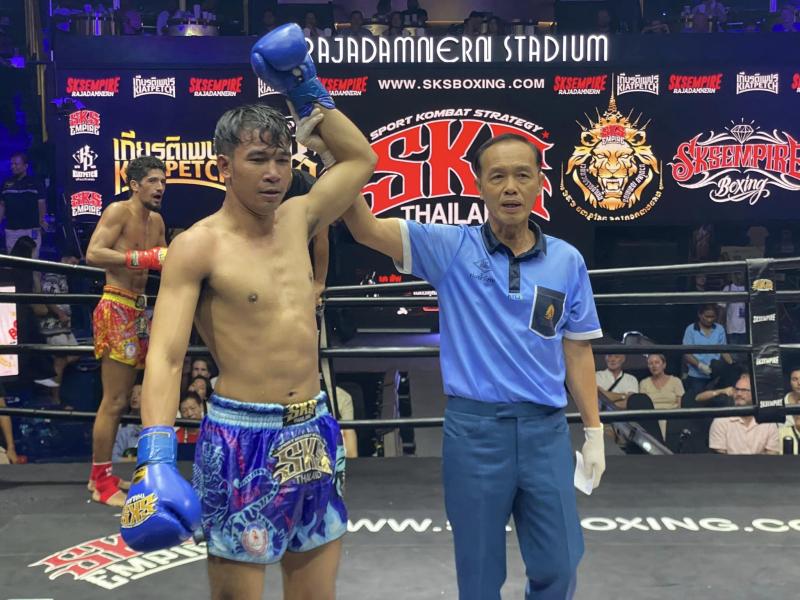 และคู่สุดท้าย คู่ที่ 9  พิกัด 143 ปอนด์ อาเทอร์ ส.โชคมีชัย ...แพ้คะแนน... ดาววิเศษ ส.พาราษฏร์