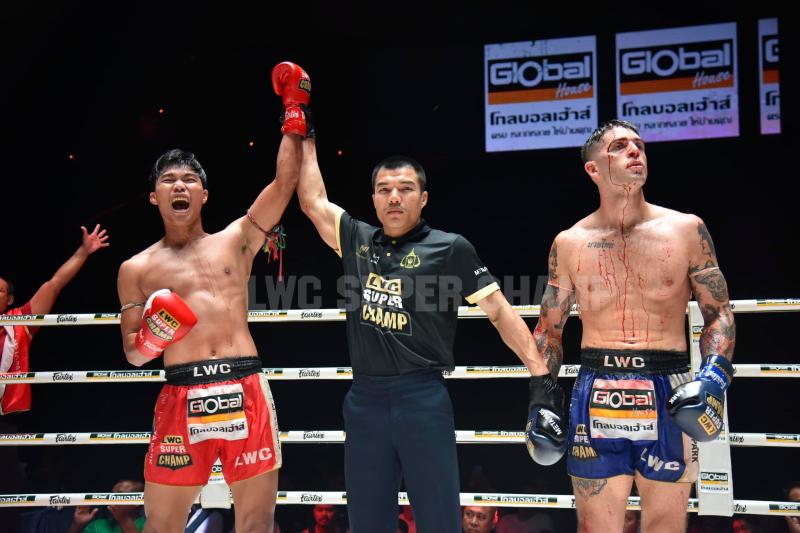 คู่ที่ 4 พิกัด 150 ปอนด์ เพชรเมืองลุ่ม ศิษย์ครูเพียร ...ชนะคะแนน... ดักลาส มาลากอน
