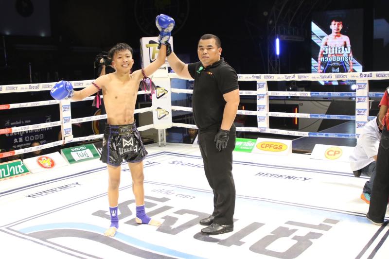คู่แรก คู่ที่ 1 พิกัด 44.5 กก. แบล็คกัน ดาบทิตย์บางรัก ...แพ้น็อกยก 3... วันเฮง เกียรติชูไทย