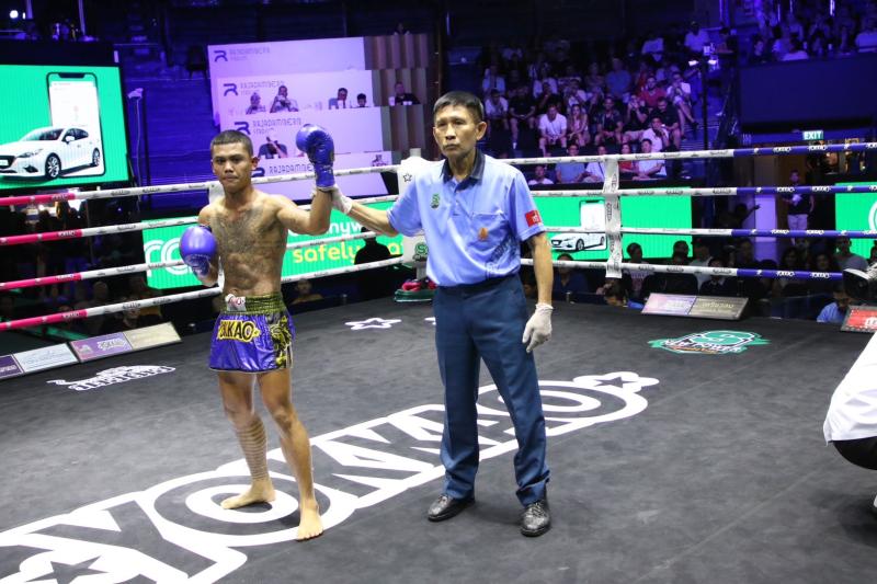 คู่ที่ 2 พิกัด 116 ปอนด์ ฟีโน่ ช.เกตุวีณา ...แพ้น็อกยก 3... เทพคามิน ธนพลรีสอร์ท