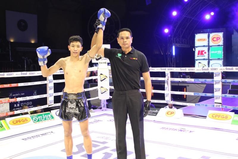 คู่ที่ 3 พิกัด 120 ปอนด์ ดวงสมพงษ์ เอ็มเจไฟต์พอยท์มวยไทยยิมส์ ...แพ้น็อกยก 4... ซุปเปอร์บอย ต.สุรัตน