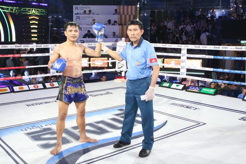 คู่ที่ 3 พิกัด 115 ปอนด์ เพชรมงคล สามารถพยัคฆ์อรุณยิมส์ ...แพ้คะแนน... แคนชัย พันธุ์ดักษ์รัตนบุรี