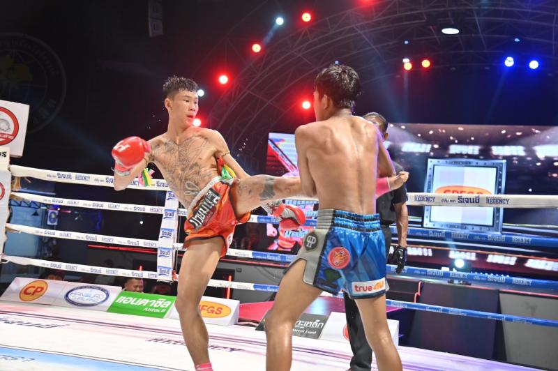 คู่ที่ 4 พิกัด 115 ปอนด์ ราชบุตร นุ้ยสี่มุมเมือง ...ชนะคะแนน... ศิวราช ว.รินธิดา
