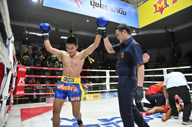 คู่ที่ 4 พิกัด 118 ปอนด์ พระจันทร์ขาว เอ็นนี่มวยไทย ...แพ้น็อกยก 3... เผด็จศึก ต.แย้มสวน