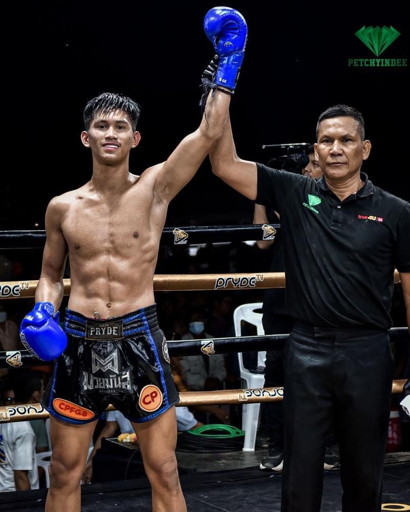 คู่ที่ 7 พิกัด 136 ปอนด์ ดวงสมพงษ์ จิตรเมืองนนท์ ...แพ้คะแนน... ช้างศึก เพชรยินดีอะคาเดมี่