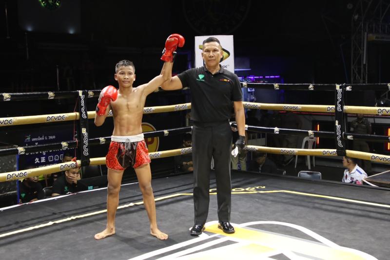 คู่ที่ 4  พิกัด 42ต่อ42.5 กก. เฮงเฮง อ.วันเชิด ...ชนะคะแนน... ฉัตรไชโย ปานนิวัฒน์มวยไทย