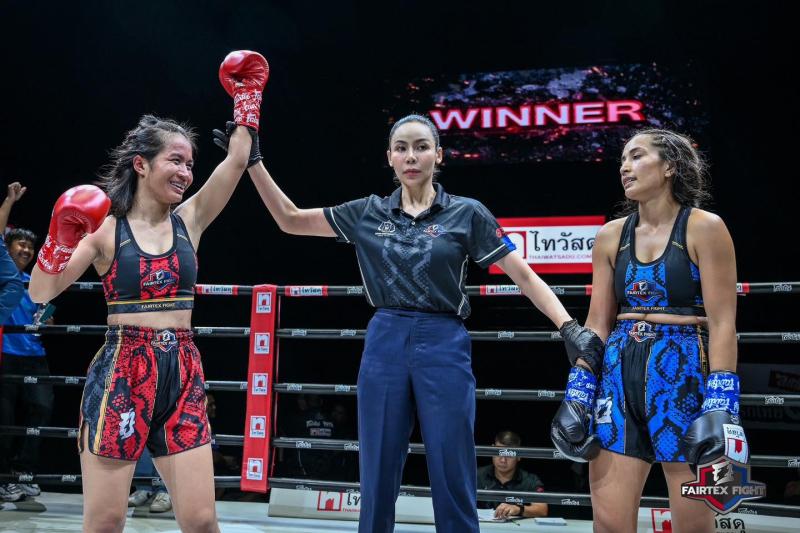 และคู่สุดท้าย คู่ที่ 7  พิกัด 50 กก. ทับทิมสยาม เพชรหนองกี่ ...ชนะคะแนน... ราจินา บิสตา