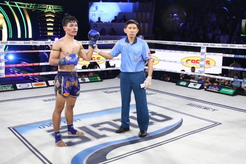 คู่ที่ 2 พิกัด 125 ปอนด์ กุหลาบขาว ส.บุญยรักษ์ ...แพ้คะแนน... พีระพัฒน์ ศิษย์เสี่ยส่ง